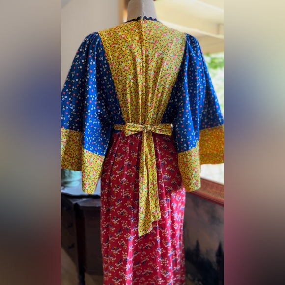 1970’s Vintage Calico Kimono Sleeve Dress by Young Innocent - Picture 13 of 15